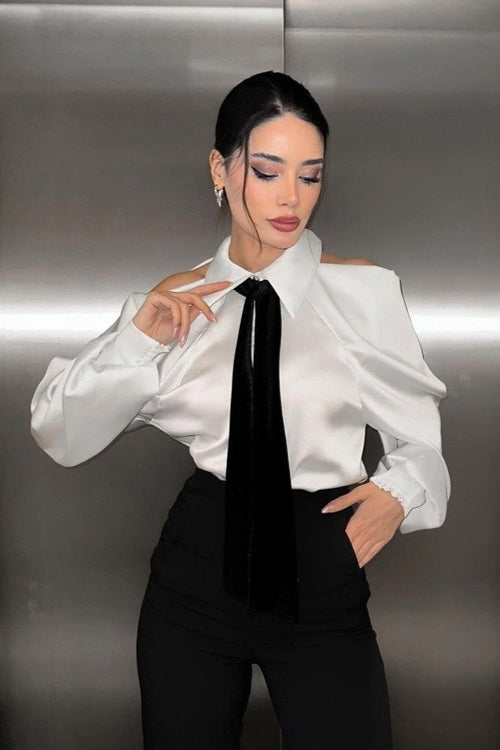 Blusa de manga larga con cuello elegante y profesional