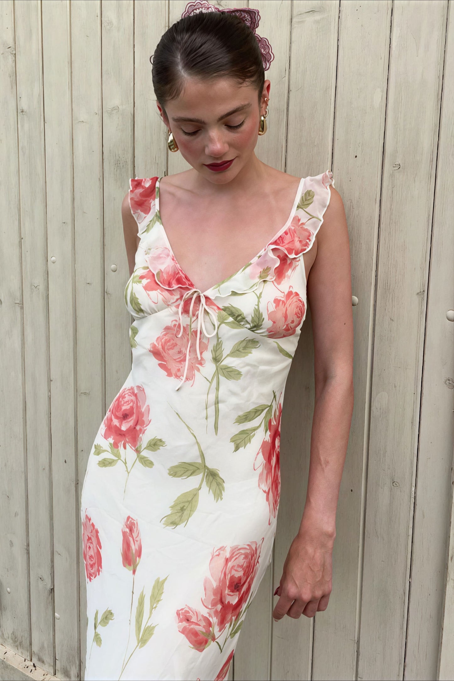 Vestido midi con cuello en V de malla y estampado floral