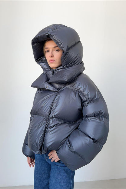 Chaqueta acolchada corta con capucha