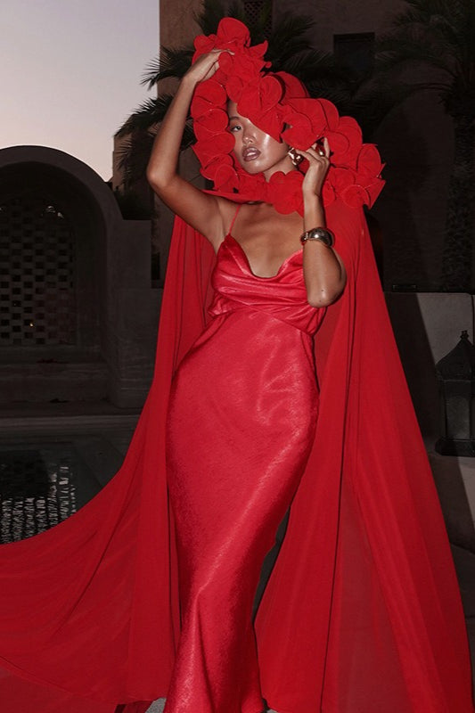 Vestido maxi sexy de satén fruncido con tirantes finos