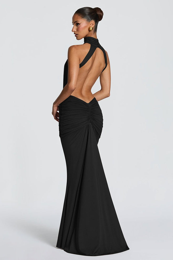 Maxivestido sofisticado con cola de sirena y espalda descubierta