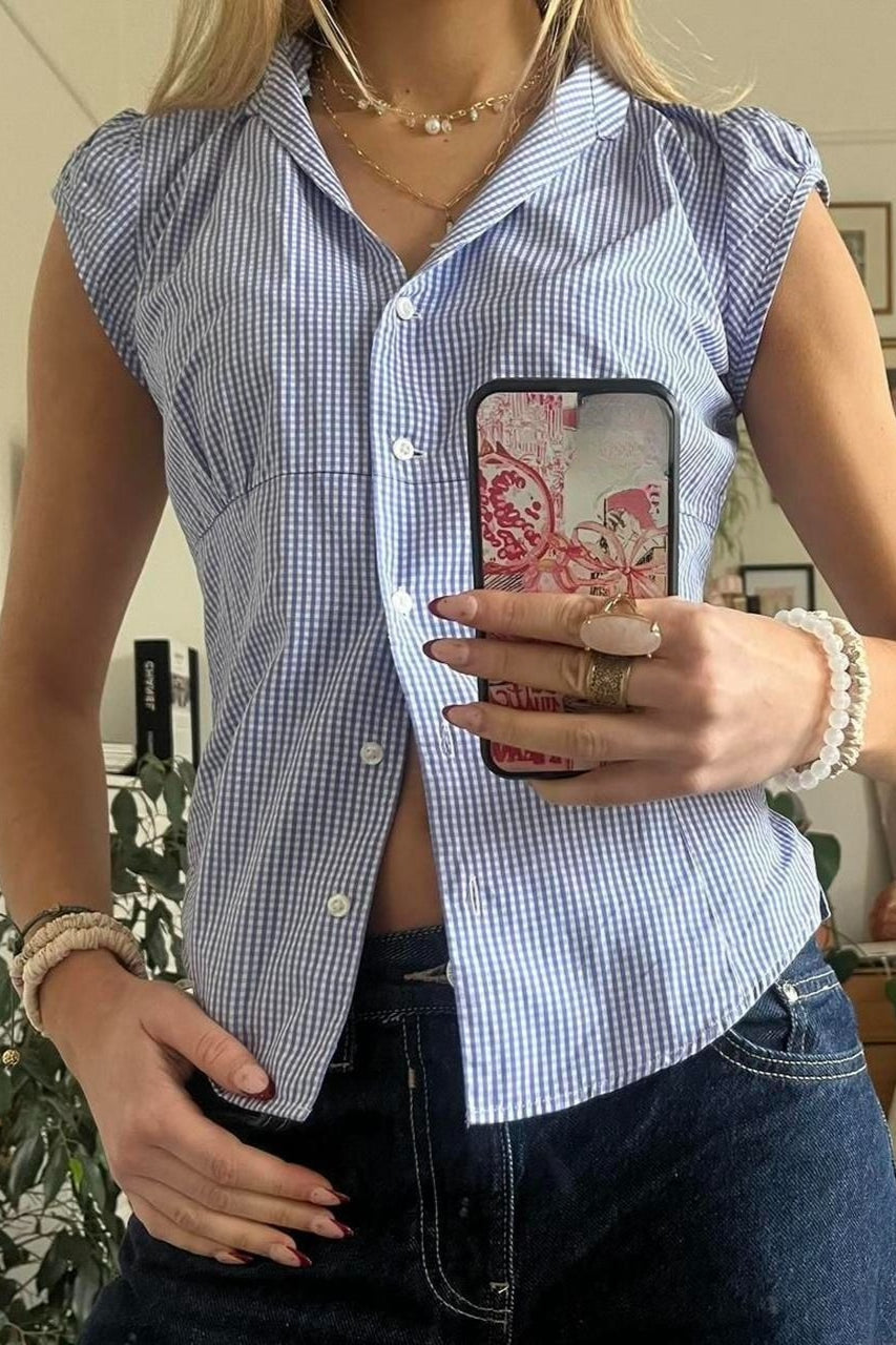 Blusa versátil a cuadros rojos y blancos