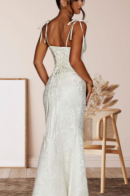 Vestido de fiesta formal tipo sirena sin espalda con faja sólida