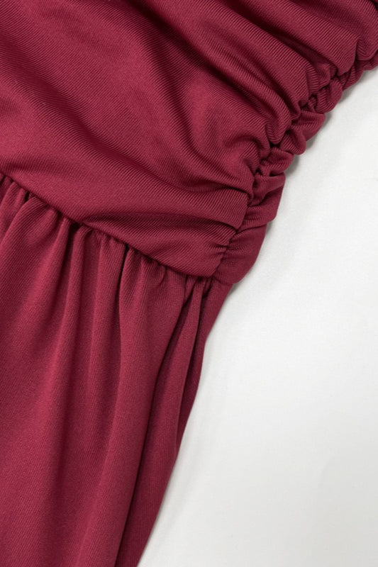 Vestido largo formal sin tirantes con hombros descubiertos