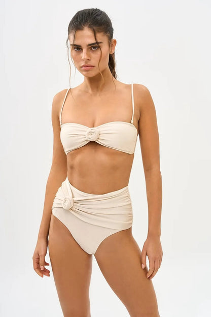 Conjunto de bikini floral blanco