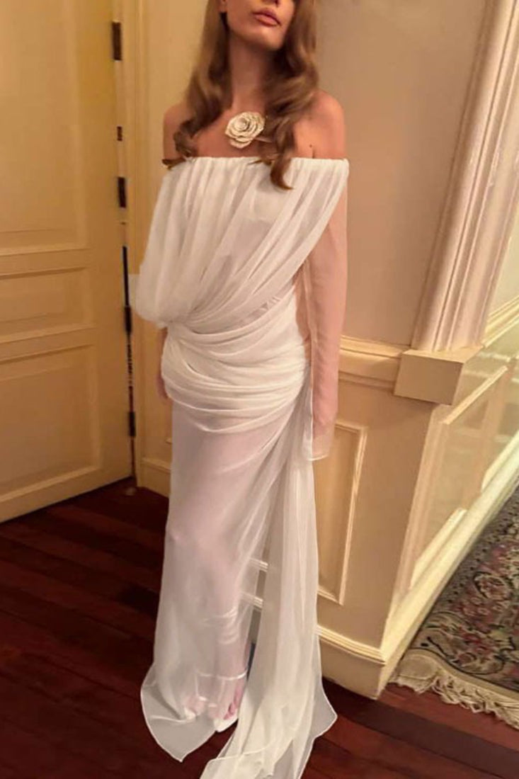 Maxivestido elegante de malla transparente con hombros descubiertos y fruncido