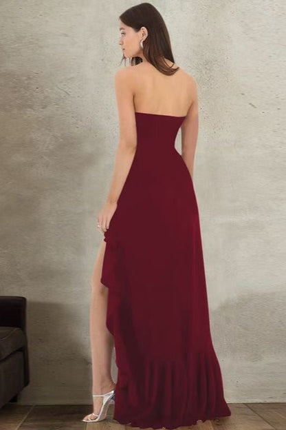 Vestido formal con bustier con volantes y abertura lateral