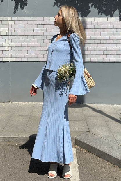Vestido de punto de dos piezas con mangas acampanadas