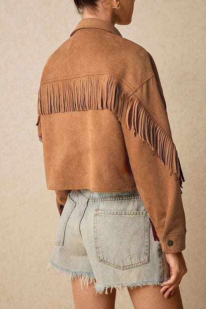 Chaqueta casual con flecos en el bajo y hombros caídos