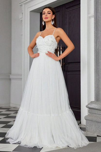 Vestido elegante de recepción de tul mariposa con escote bandeau y tirantes finos
