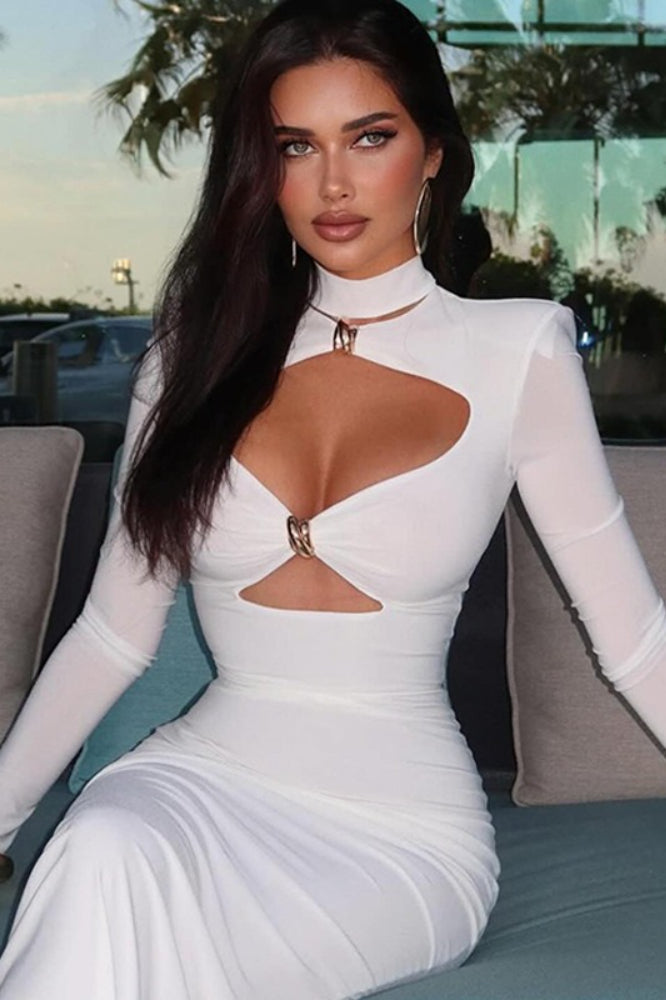 Vestido maxi entallado con aberturas, adornos metálicos, liso, elegante y minimalista