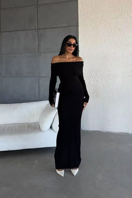 Vestido de punto a rayas con hombros descubiertos