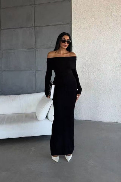 Vestido de punto a rayas con hombros descubiertos