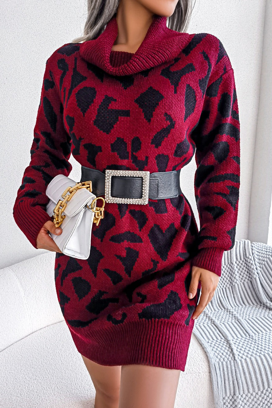 Vestido de cuello alto con estampado de leopardo