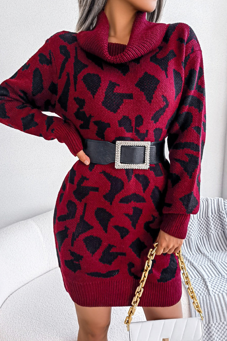 Vestido de cuello alto con estampado de leopardo