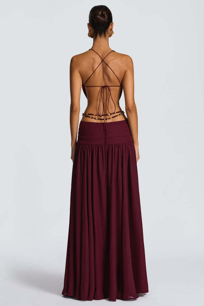 Vestido largo con cuello halter, escote pronunciado, espalda descubierta y abertura alta