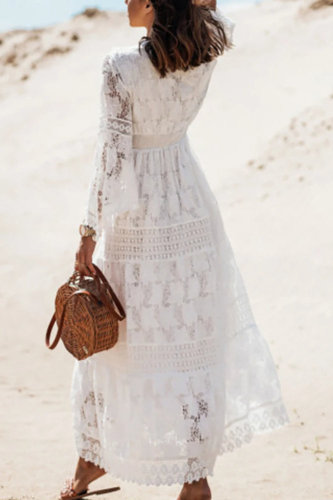 Vestido bohemio de encaje con cuello de pico calado