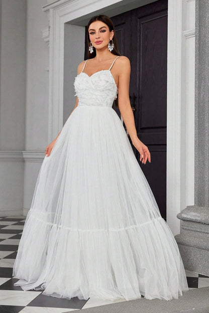 Vestido elegante de recepción de tul mariposa con escote bandeau y tirantes finos