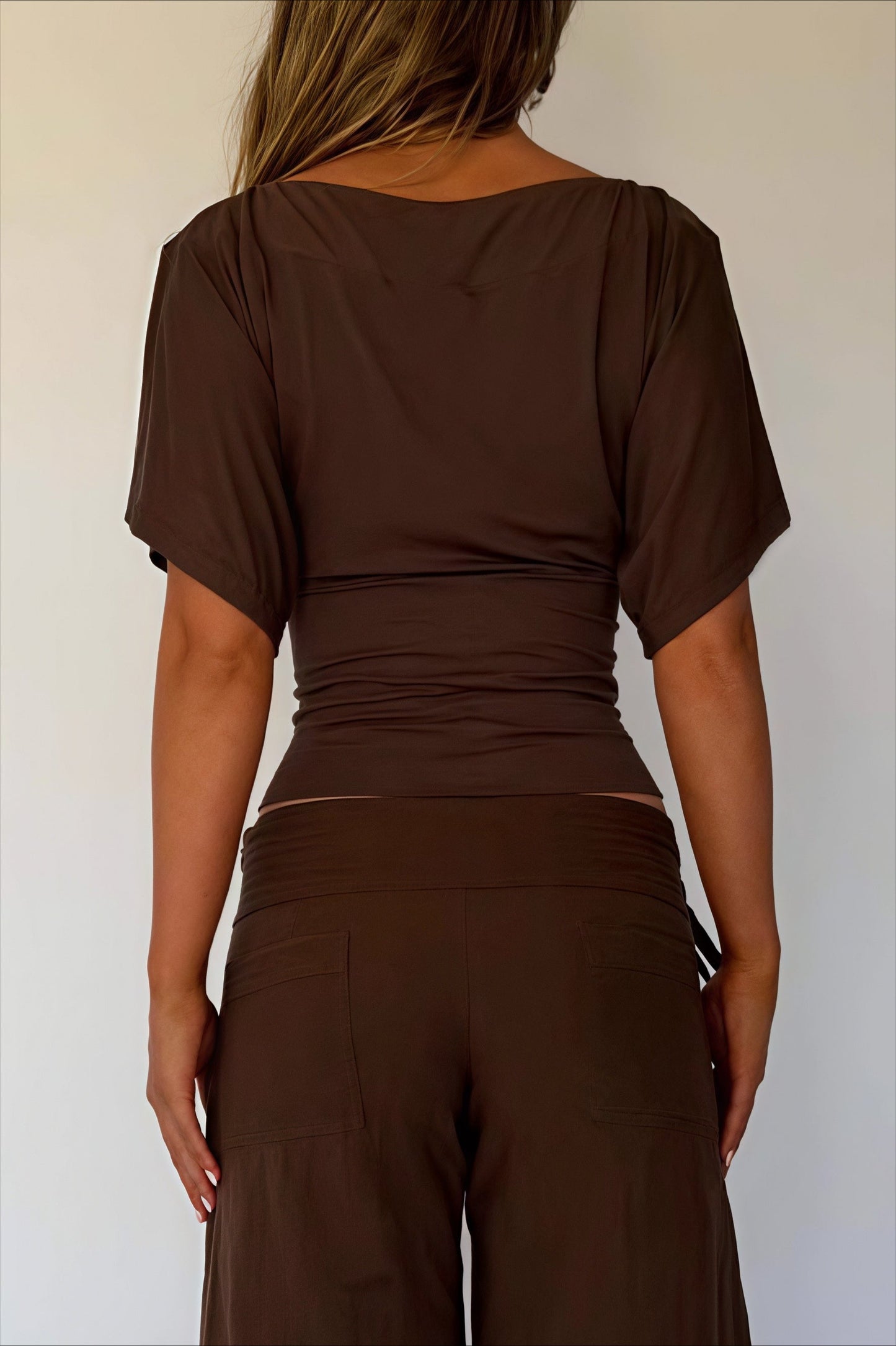 Blusa corta ajustada con un solo hombro