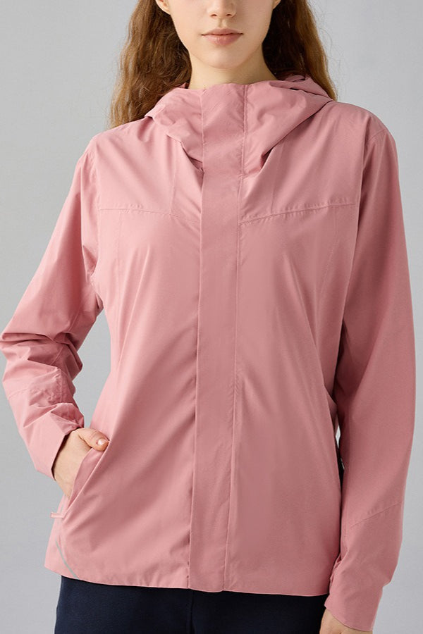 Chaqueta con capucha cortavientos con forro polar