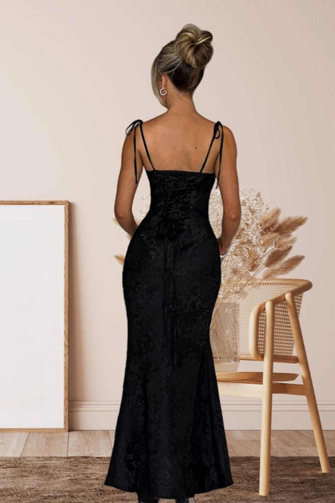 Vestido de fiesta formal tipo sirena sin espalda con faja sólida