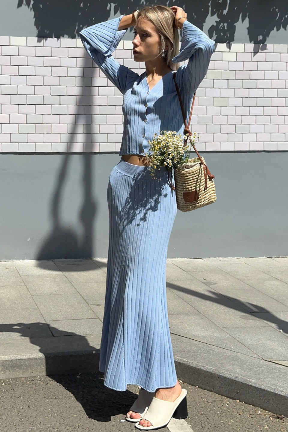 Vestido de punto de dos piezas con mangas acampanadas