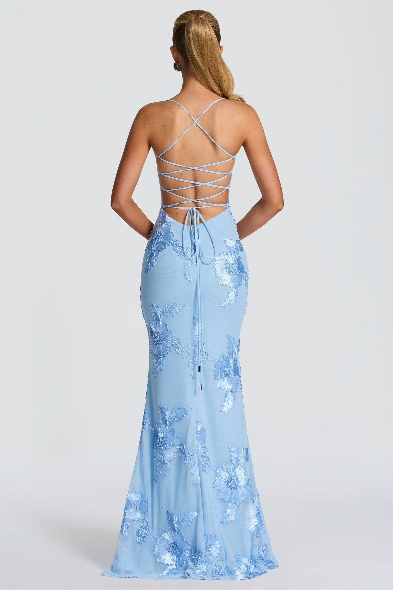 Vestido de graduación sólido con apliques 3D, almohadilla de hueso y espalda con lazo