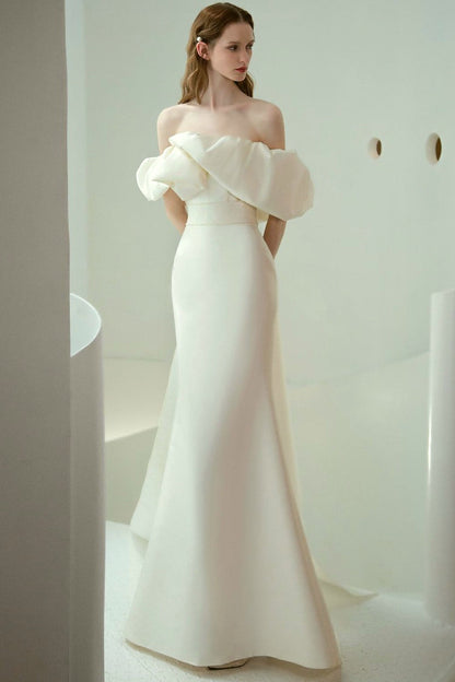 Vestido de novia de sirena de satén con hombros descubiertos