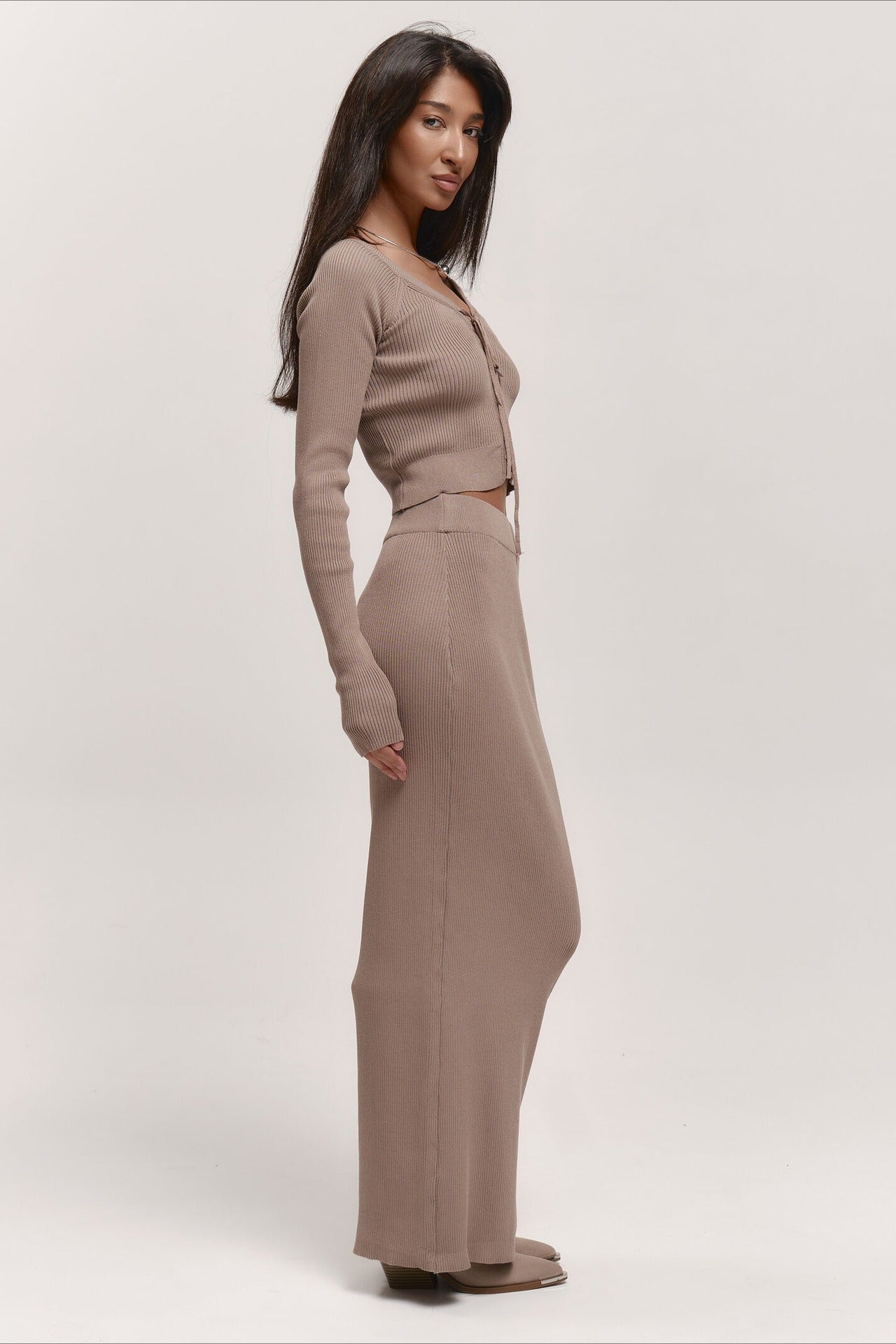 Vestido de suéter corto de punto con cuello en V
