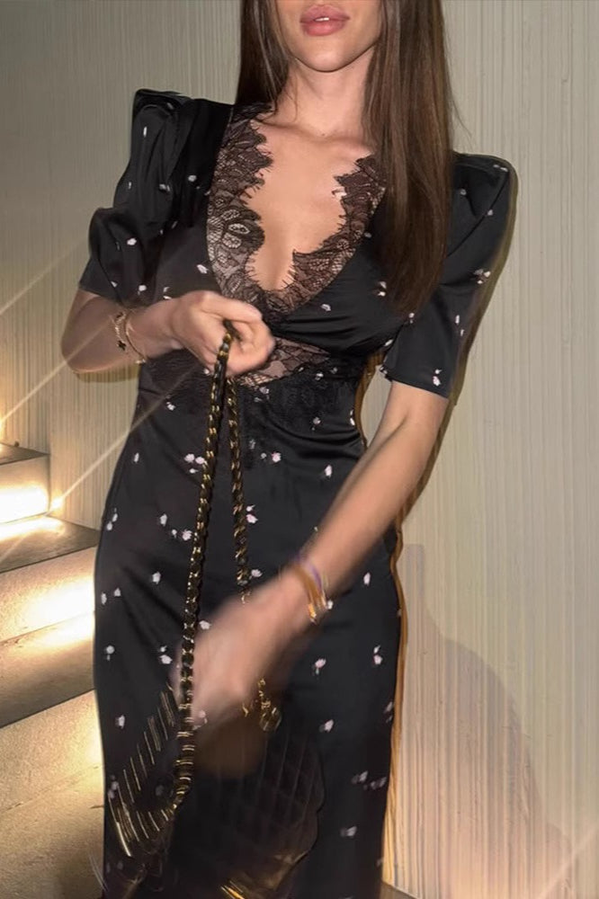 Vestido maxi de media manga con lunares, escote en V, recortes y encaje de satén