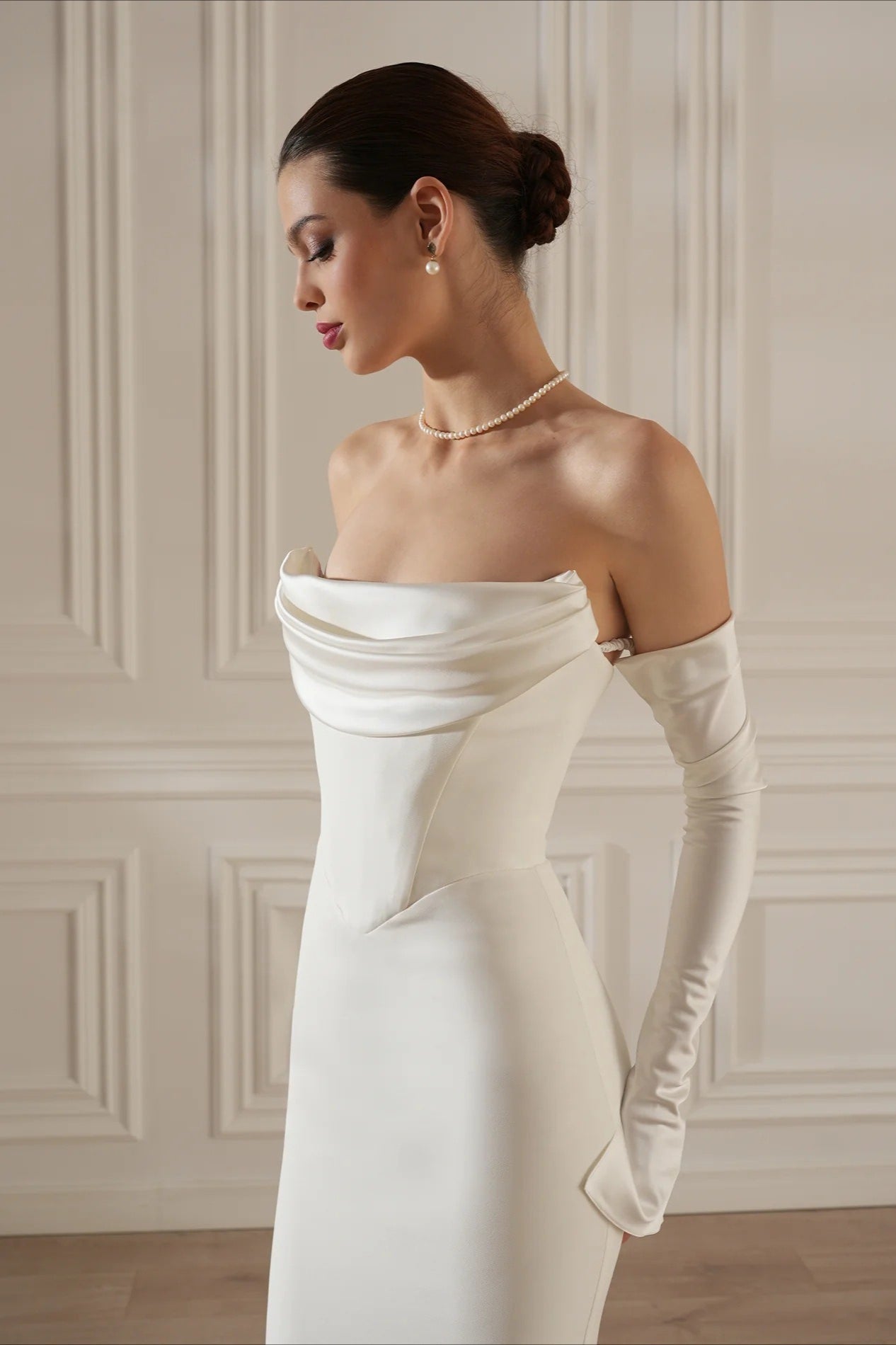 Vestido de recepción de sirena de satén fruncido elegante minimalista