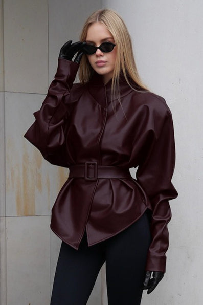 Chaqueta de cuero tipo gabardina con cuello alto
