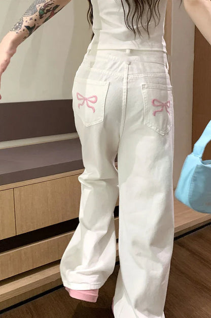 Vaqueros anchos con lazo rosa bordado