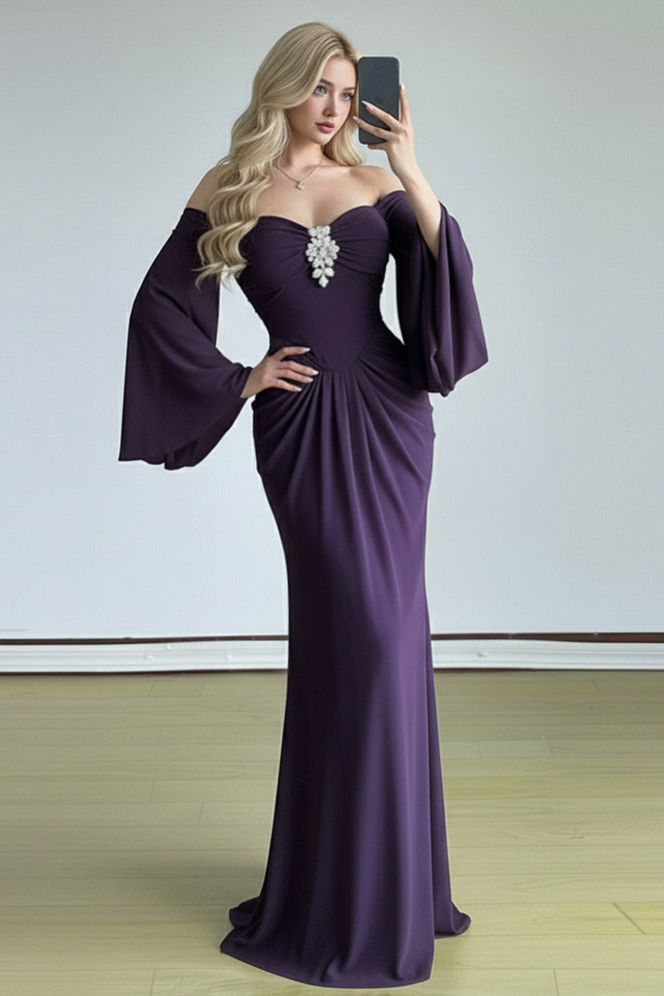 Vestido de fiesta ajustado con mangas acampanadas y escote tipo tubo