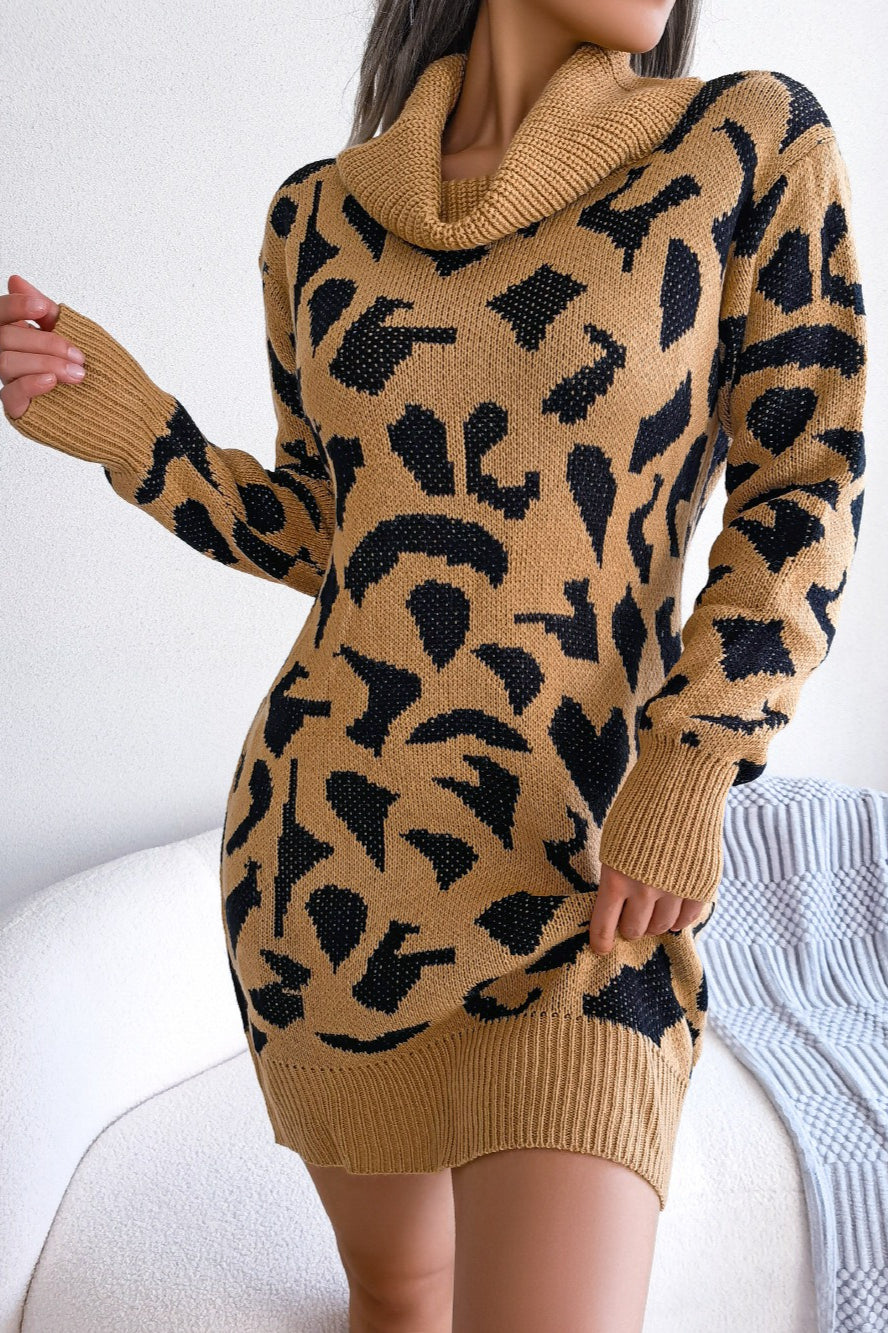 Vestido de cuello alto con estampado de leopardo