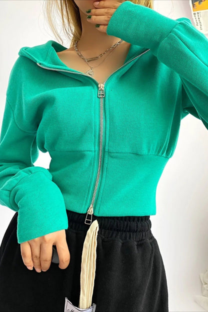 Sudadera con capucha corta, doble cremallera y corte ajustado