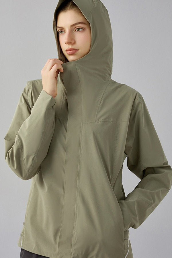 Chaqueta con capucha cortavientos con forro polar