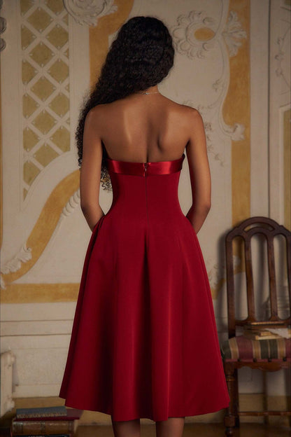 Vestido de Fiesta Elegante con Espalda Abierta, Cintura Ajustada y Diseño de Retazos sin Tirantes