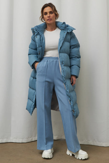 Chaqueta plumas extralarga con capucha