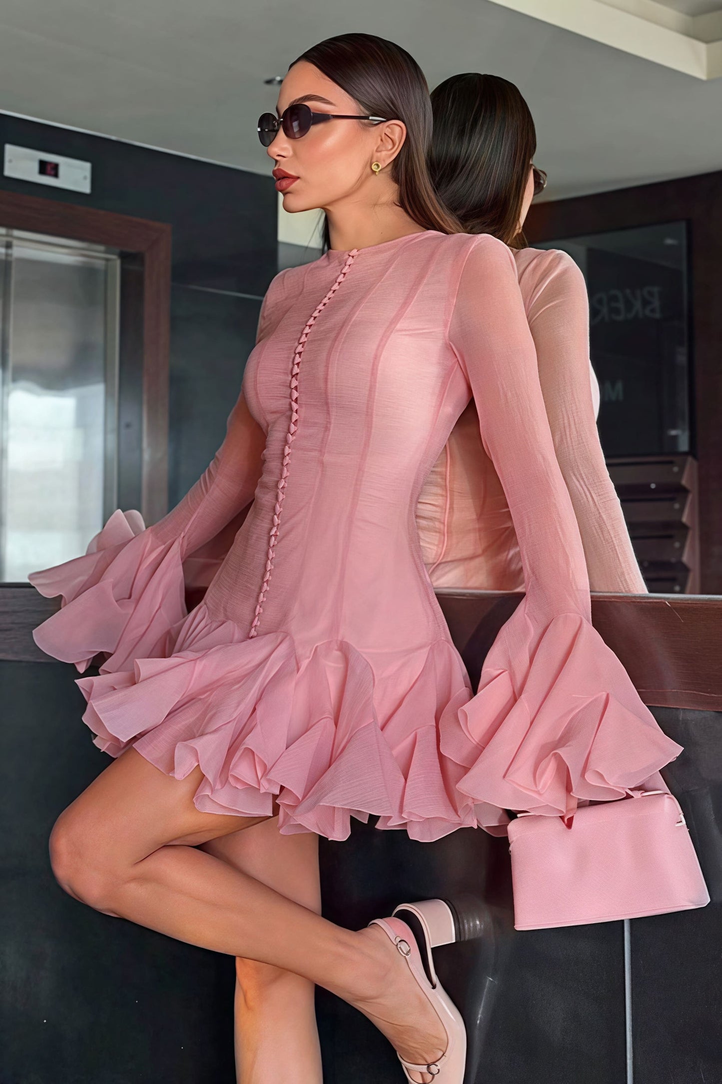 Minivestido Elegante con Volantes, Mangas Largas Abullonadas y Botones
