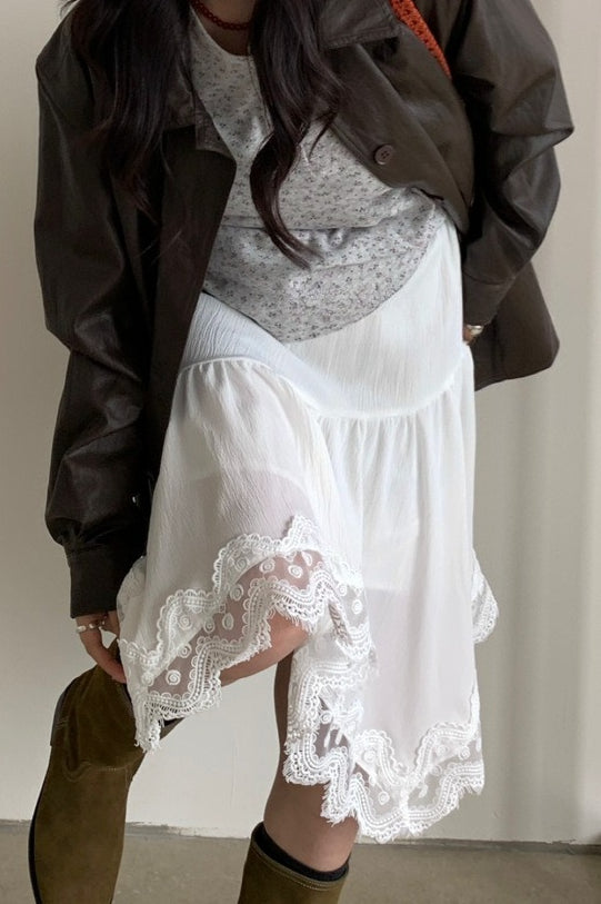 Falda Midi Asimétrica con Paneles de Encaje, Elegante y a la Moda