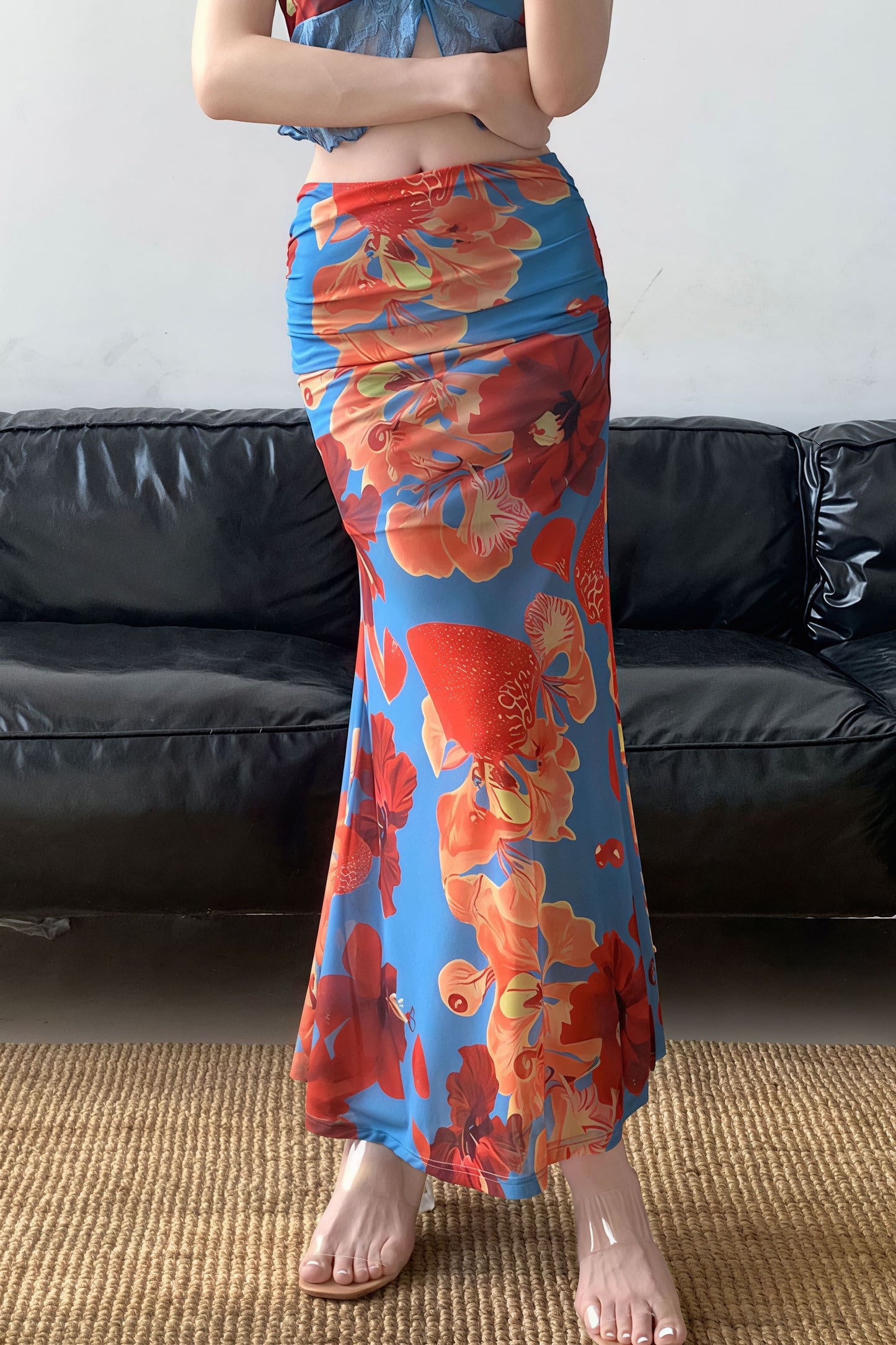 Falda de cadera de talle bajo y corte ajustado con estampado floral para las fiestas