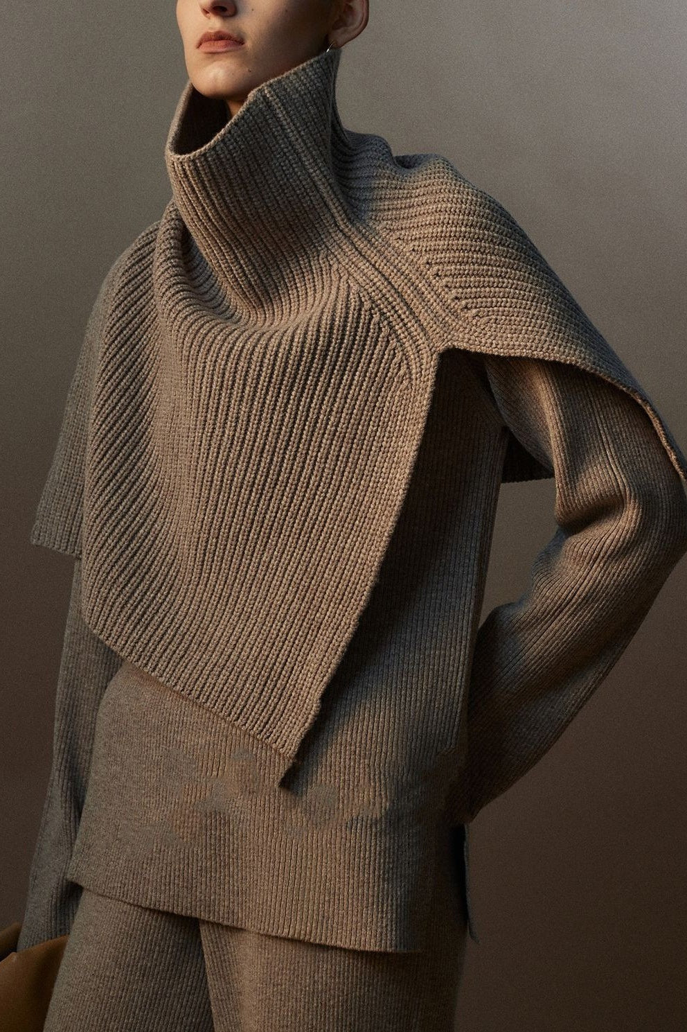 Bufanda de cuello alto de punto de merino superfino con abertura