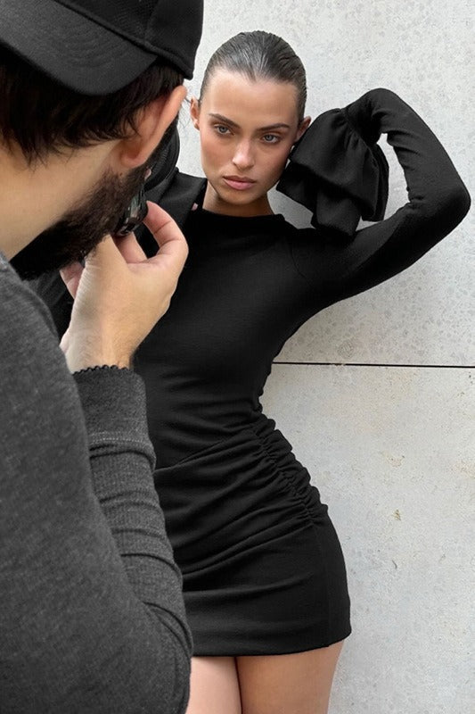 Minivestido sexy liso con volantes fruncidos y cuello redondo