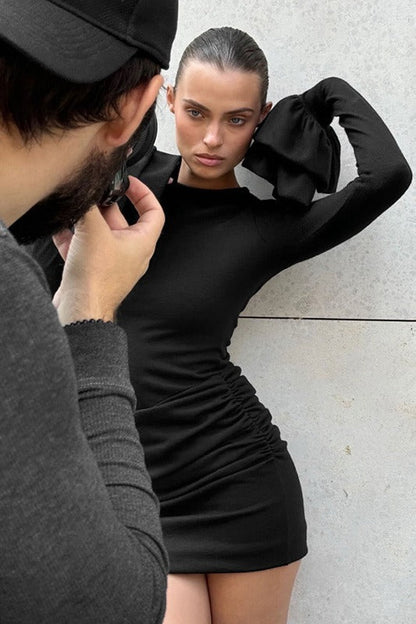 Minivestido sexy liso con volantes fruncidos y cuello redondo
