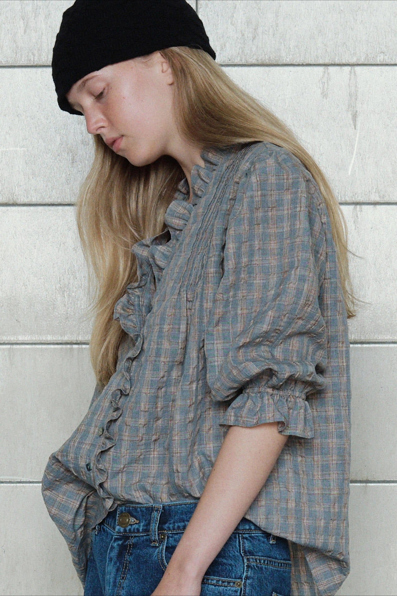Blusa informal de manga larga a cuadros con volantes