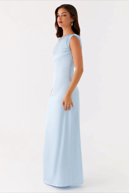 Vestido formal de cuello asimétrico liso