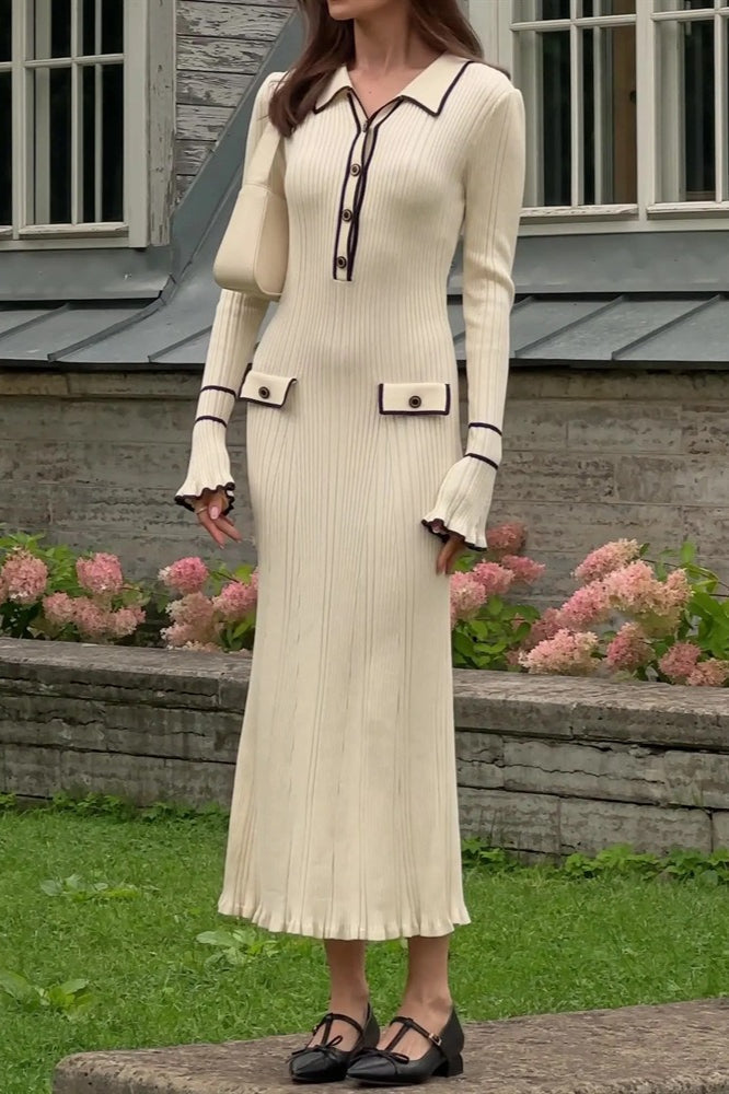 Vestido de punto entallado con cuello y volantes
