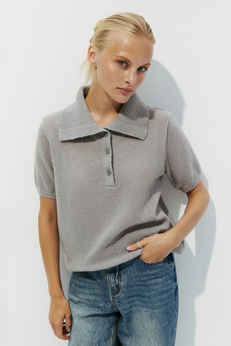 Blusa Minimalista Tejida Calada de Polo con Mangas Abullonadas
