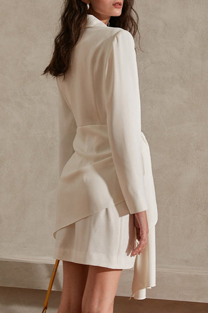 Elegante vestido de cóctel con cuello en V y cinturón